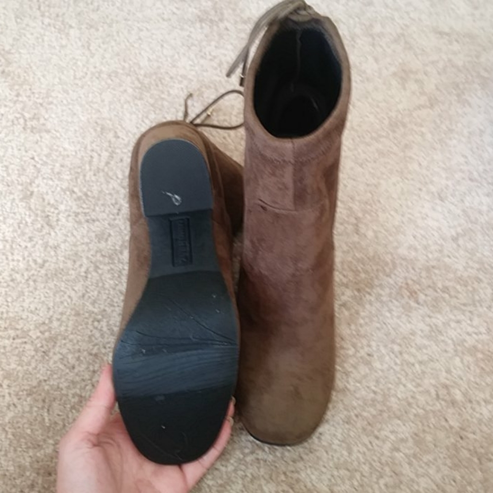 Shoe - Picture 3 of 8